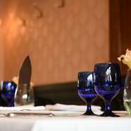 二人の記念日やバースデーなど、大切な時間をゆったりと過ごせるエレガンスさがあるお店です。洗練されたおしゃれさと美味しい逸品を満喫できる、大人デートに人気のフランス料理店。