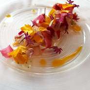 ・お好きな前菜
・お好きな主菜
・デザート
・黒文字茶
・パン

季節のポタージュ　又は　ハウスワイン250cc つき