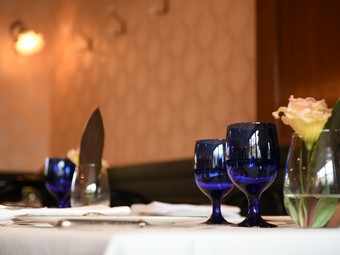 スペシャリテの花冠や旬の厳選食材、記念日などに最適なコース
