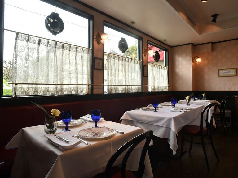 フランスに昔からある、落ち着いた雰囲気漂うレストラン