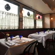 コースのみのお店なので、記念日でご利用される方が多くいらっしゃいます。料理に合わせたワインは、フランス産を厳選。月替わりのノンアルコールなどオリジナリティーのあるドリンクをご用意しております。