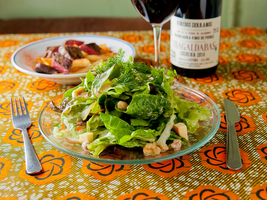 『ナッツとスモークチーズのグリーンサラダ』