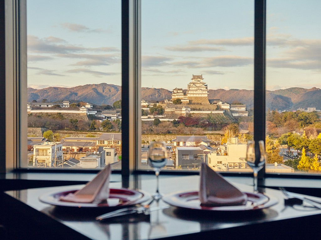 世界遺産・姫路城が目の前に。四季折々の自然も風情をたたえる