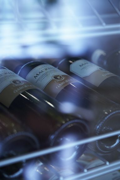 料理に合うワインを世界からセレクト。日本酒派には地酒も!