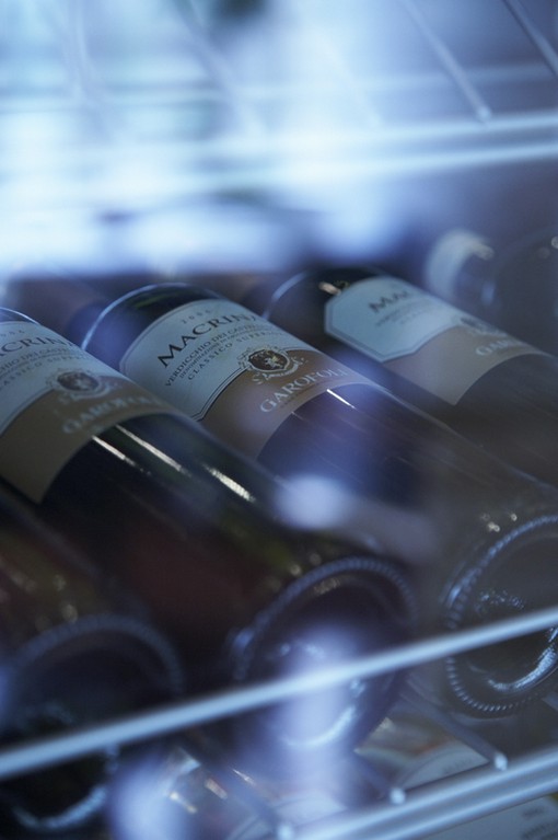 料理に合うワインを世界からセレクト。日本酒派には地酒も！