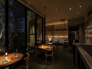 ゆったりとした北欧のレストランのようなインテリア			