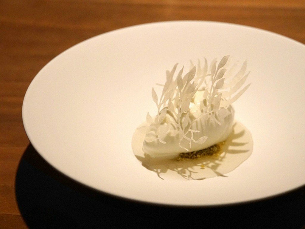 生産者への敬意を表した、美しいデザート				