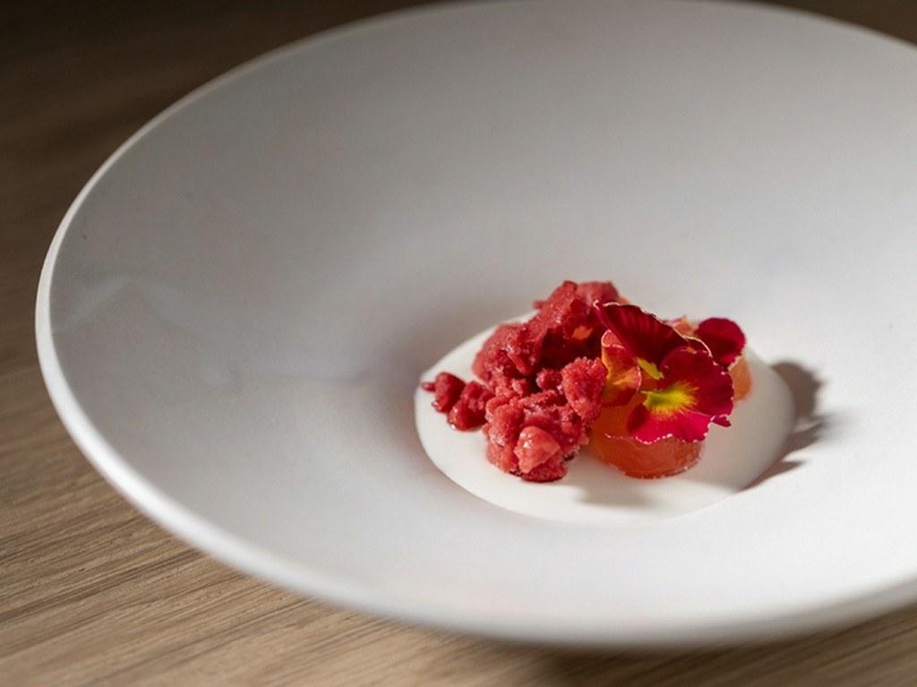 栃木下野　秋山さんの『無農薬の女峰　ミルク』