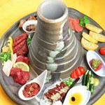 熊本のうまい! を全11品目盛り合わせました!
ヒレ馬刺し/はらみ馬刺し/たてがみ刺し/ユッケ/ロース馬刺し/一文字ぐるぐる/うまわさ/辛子蓮根/馬ヒモの炙り/赤うしステーキ/赤うしローストビーフ