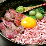 ランチの二大看板メニュー、赤牛ステーキ丼と馬トロ丼のコラボ丼！両方食べたいという多数の声にお応えしました！和牛＋马肉盖饭