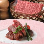 本場熊本の馬刺しや阿蘇のあか牛、幻の地鶏天草大王など熊本のお肉が少しづつ食べ比べできる人気のコース。