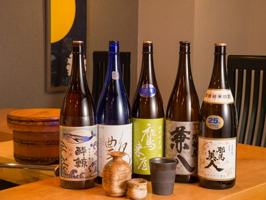 お酒も日本酒を中心とし豊富に取り揃えています
