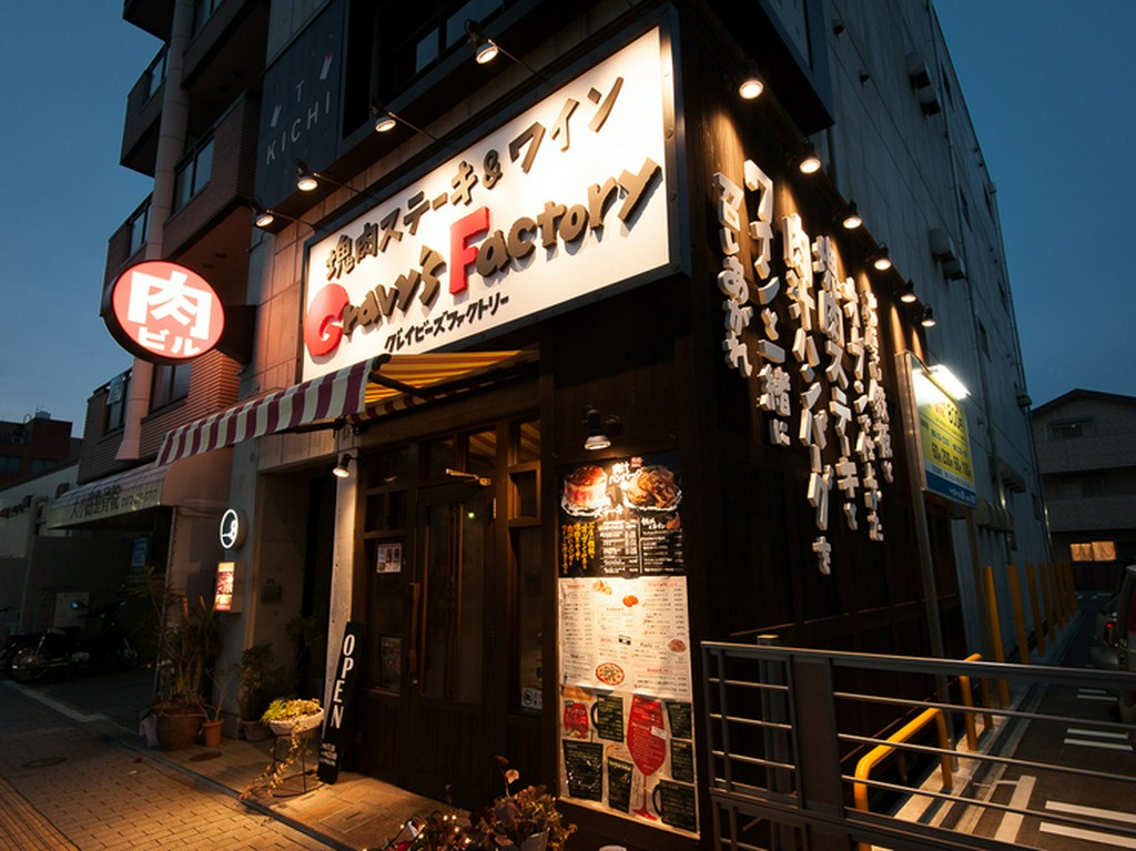 ビルの中の3店舗は、違ったシーンで使い分けできます