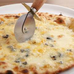 4種のチーズが乗った贅沢なひと品。『クアットロ　フォルマッジ』