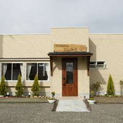 プレートに絵を描くサービスを行っています。特別な日の記念に