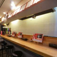 カウンターがあるのでお一人様でも気軽に入りやすい雰囲気