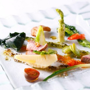 とびきりの地物鮮魚を一皿に『旬のカルパッチョの盛り合わせ』