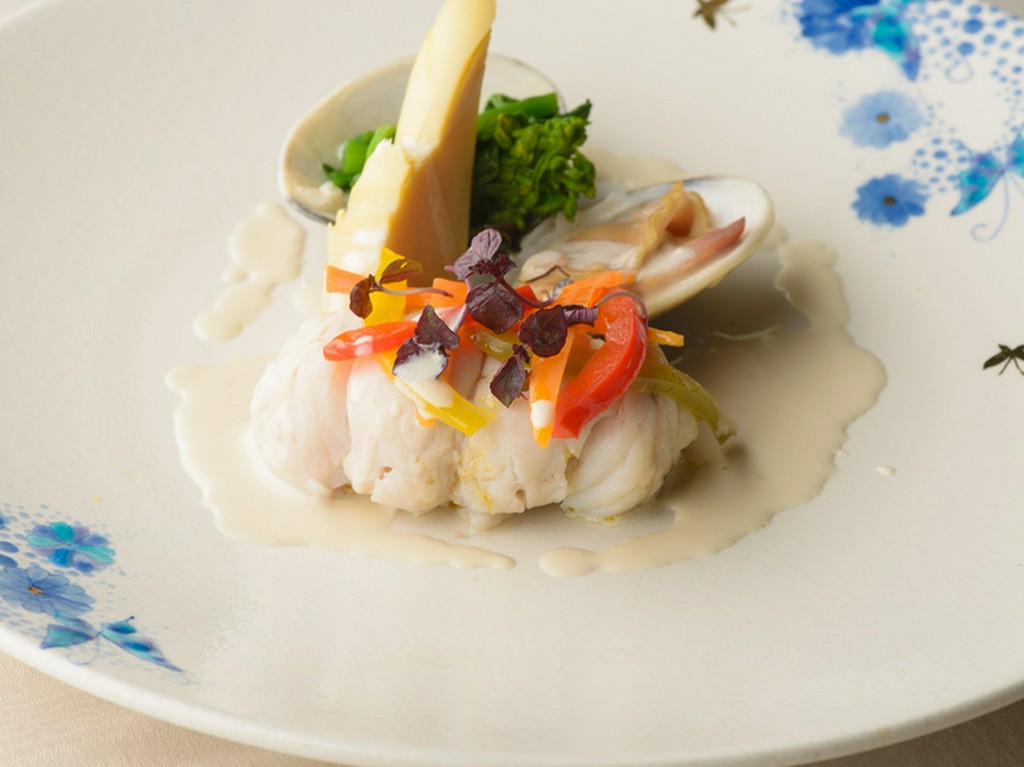 捕れたての北陸の旬魚介を選りすぐり。金沢ならではの食材も豊富