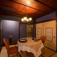 金沢・ひがし茶屋街にふさわしい、和の趣きを大切にした空間です。結婚記念日や誕生日などお祝いの席にふさわしいシャンパーニュもご用意。いつまでも心に残る、素敵な時間を過ごしていただけるお店です。
