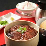 名古屋名物の“鰻のひつまぶし”を、プレミアム飛騨牛を用いて“牛のひつまぶし”にアレンジした逸品。プレミアム飛騨牛のロースからフィレまで好みの部位で楽しめます。（写真はイチボ）
