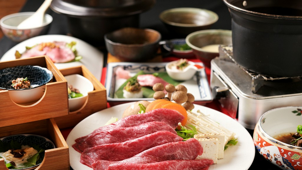 『とんぼ昼御膳』店イチオシのプレミアムランチ。好きなメイン料理が選択可能、全8品の飛騨牛創作御膳