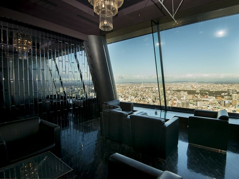 名古屋の絶景と美味しい料理にお酒を独占するVIPルーム