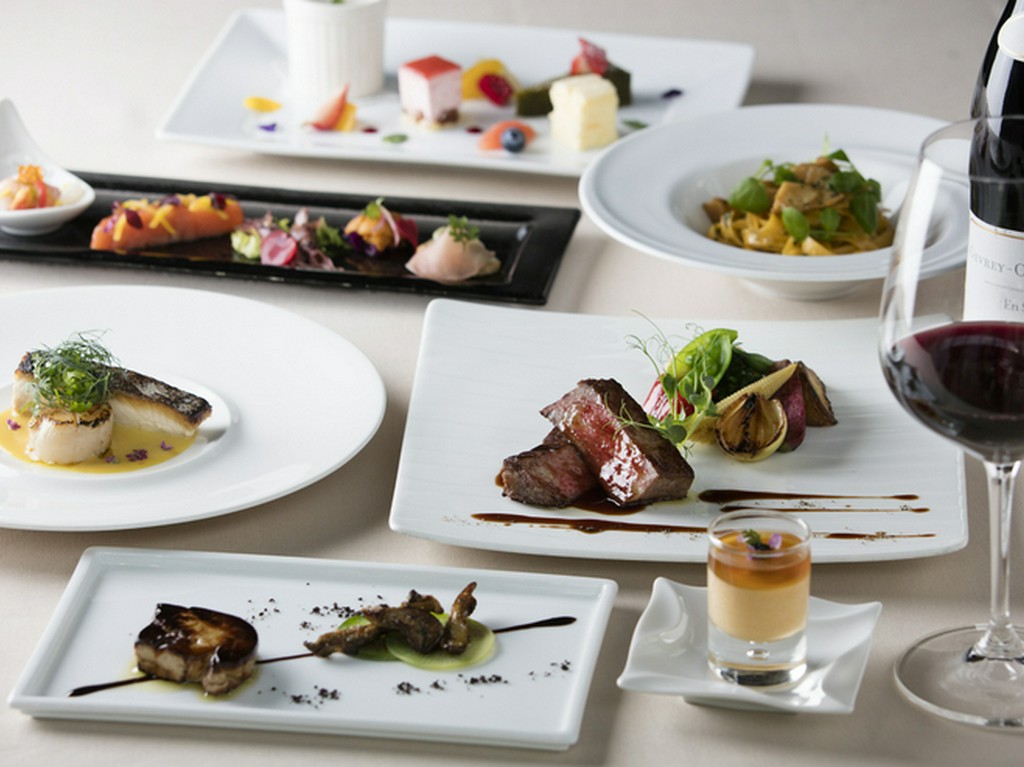 エテルニータの特別なディナーフルコース、シェフが腕によりをかけた本日のスペシャリテをごか堪能ください