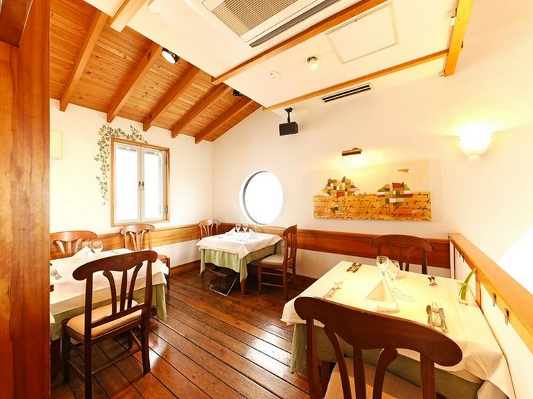 落ち着いた店内