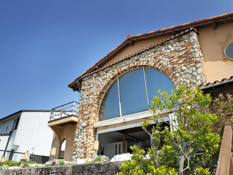 海を一望できるテラス席で2人の思い出作り