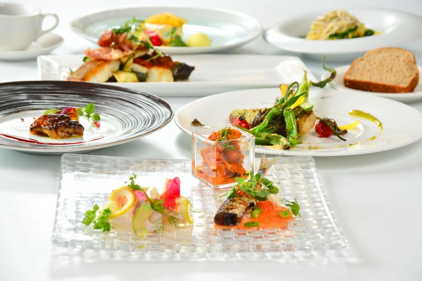 四季をイメージした季節を感じさせるお料理。