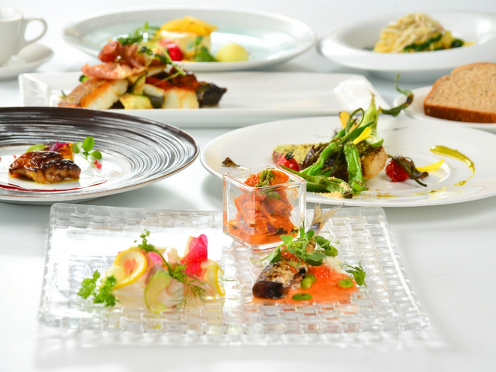 四季をイメージした季節を感じさせるお料理。