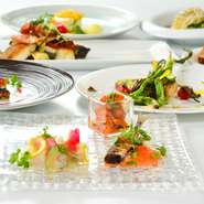 鎌倉には四季折々の花が咲きます。季節の香りを閉じ込めたお料理をご堪能してください。