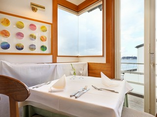 窓際の特別席。少し特別なときに。