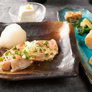・金目鯛の煮つけ
・手作り和惣菜 4品
・具だくさんのお味噌汁
・ごはん  「 山形県産 つや姫 」
・冷奴
・わらび餅　黒蜜かけ
・コーヒー　／　紅茶