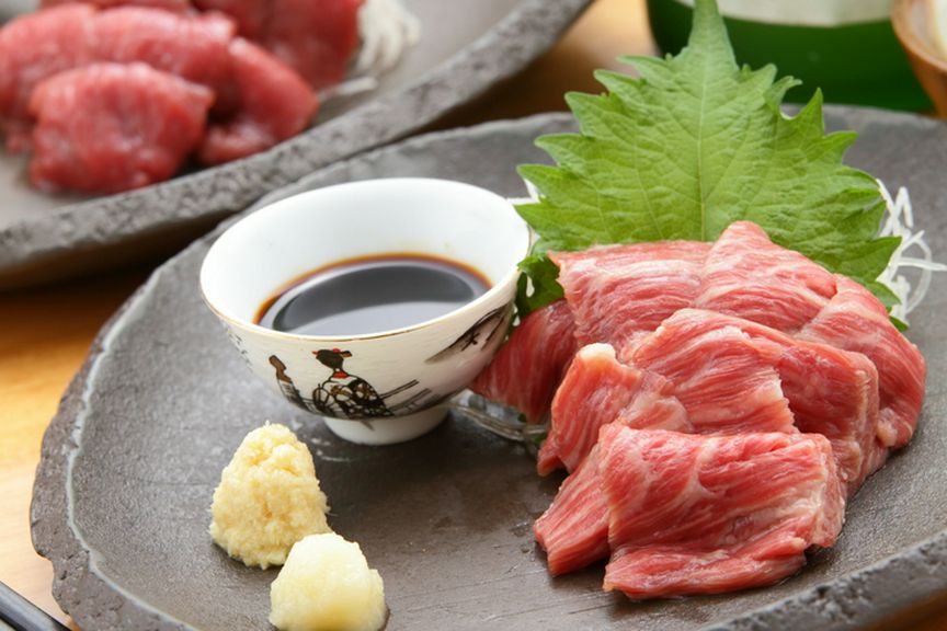 納得の味わい、馬刺し『特上霜降り』