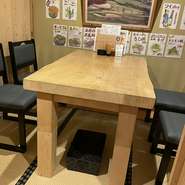 個室で構成された静かな店内は落ち着いて食事が楽しめる雰囲気です。他の方を気にせずゆっくり過ごせるので、会議の後の食事会などのグループ利用、接待利用や、小さな子供のいる家族連れの方にも喜ばれています。