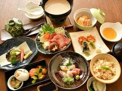 地産地消にこだわった種類豊富で贅沢な6050円コース    『道中』(予約のみ)