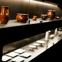 輪島塗や九谷焼、加賀友禅など、金沢の伝統工芸品や美術品を展示