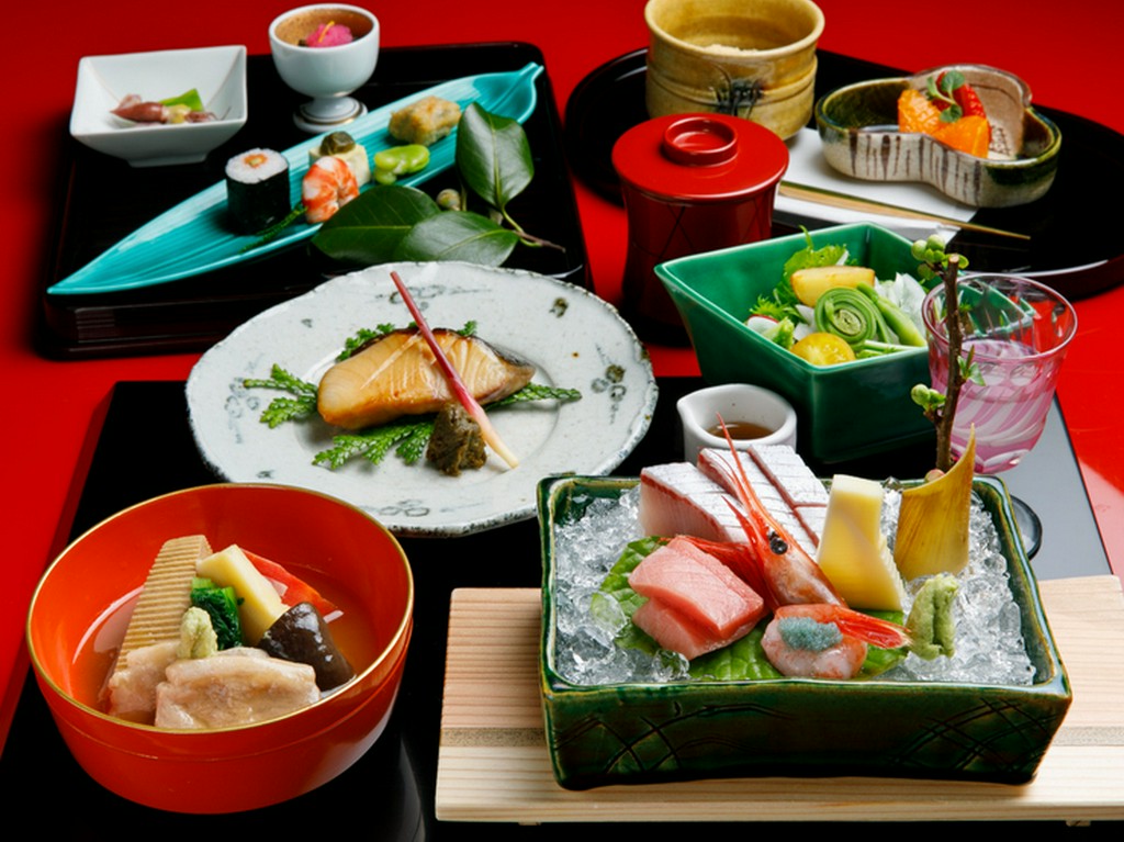 見て癒され、舌で喜び、薫りで心踊らせる『会席料理』
