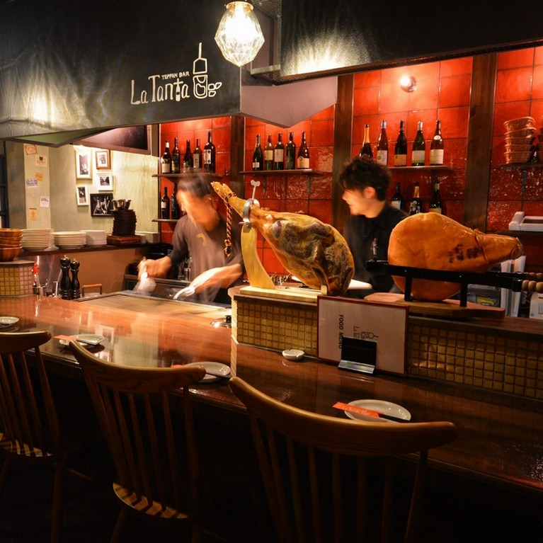 『ハモンセラーノ』と『プロシュート』をカウンターに