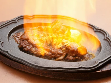 高級和牛が驚きの価格で食べられる！『厳選牛の鉄板ファイヤーステーキ』