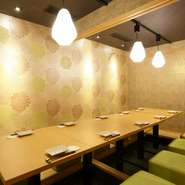 幅広いシーンで大活躍の座敷席。もちろん合コンにもうってつけです。京庭園をイメージしてつくられた非日常空間が、日頃の疲れを忘れさせてくれます。