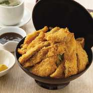 （茶碗蒸し/椀/香の物）
※ご飯大盛無料
※ご飯おかわり100円（税込）