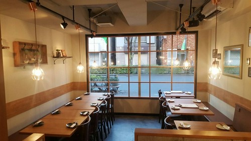 開放感いっぱいな店内。貸切利用も可能