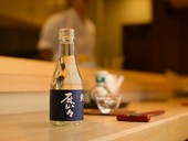旬のネタの味わいを引き立てる、こだわりの日本酒