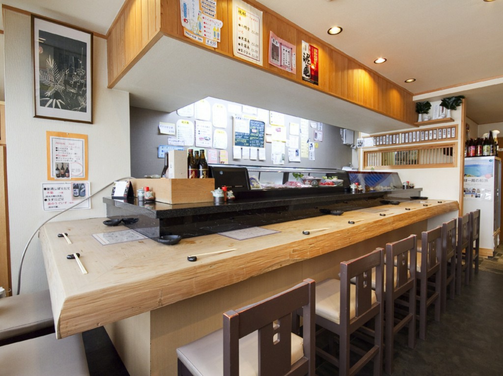 落ち着いた大人の雰囲気の店内