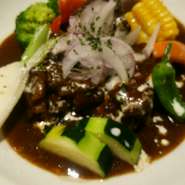 口の中でトロ～リとろけるほど柔らか。是非ご賞味ください。