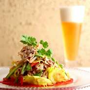 食欲の落ちるこの季節にぴったりの一品。
アジアンテイストを思う存分感じられる一皿です。