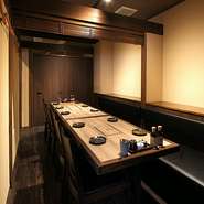 古材を使ったこだわりの内装のお店です。