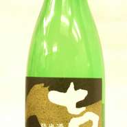 味わいにボリュームのある濃醇なお酒。巻き串に良く合います。　1合徳利979円